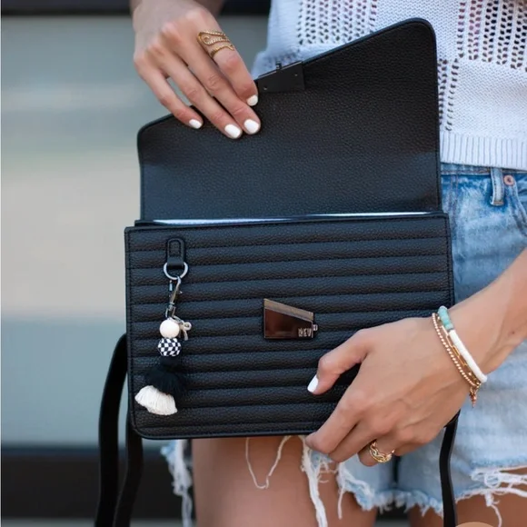 Rad Rev Edgy Crossbody Bag in Pebble black - Picture 7 of 7